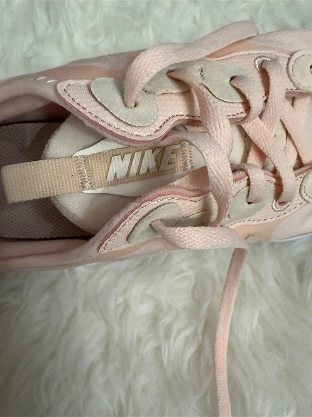 Nike Sneakers Women’s React Art3mis Trainer Pearl Orange Size 7 NWOB